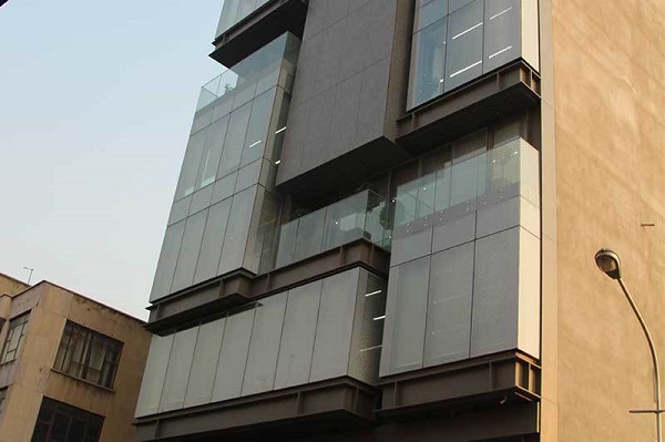 مجری نمای مدرن